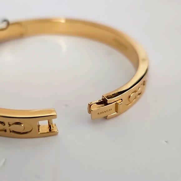 Coach NWT Kissing "C" Bangle Bracelet - Picture 3 of 4